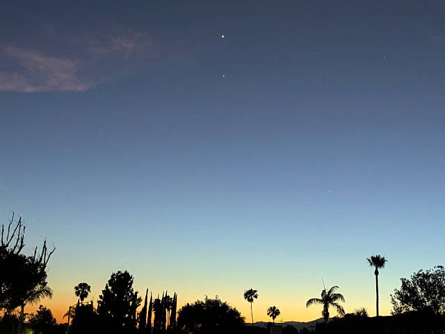 photo of the sky with sunset colors, venus and jupiter shining above