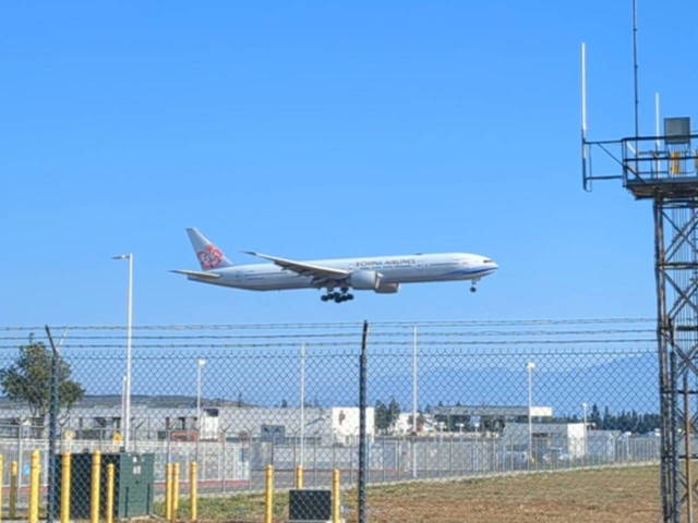 plane landing